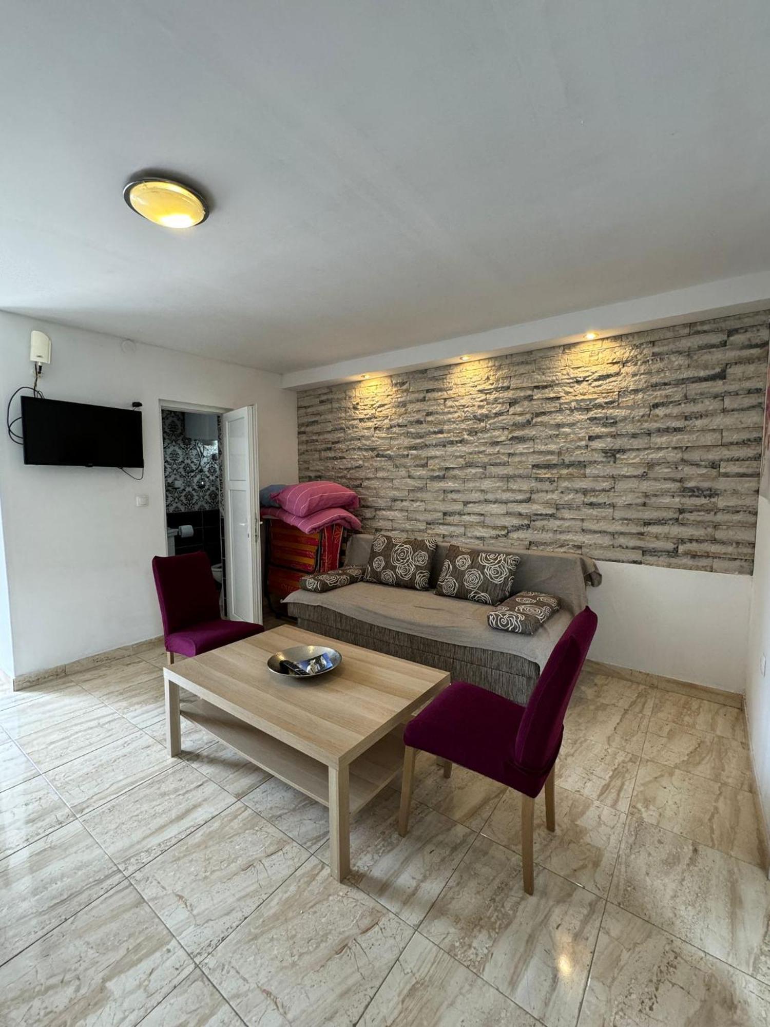 Studio Apartments Mt Šmrika Екстериор снимка