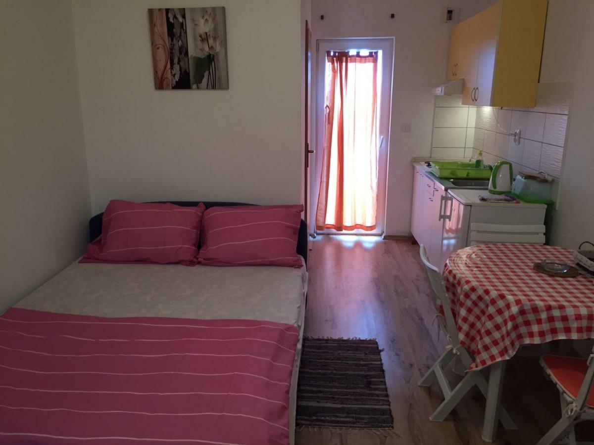 Studio Apartments Mt Šmrika Екстериор снимка